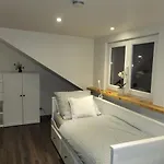 Appartement Tritt Ein Bring Glueck Herein - Exquisite 75 Qm - Messenaehe - Parkplatz - Flughafennaehe Düsseldorf