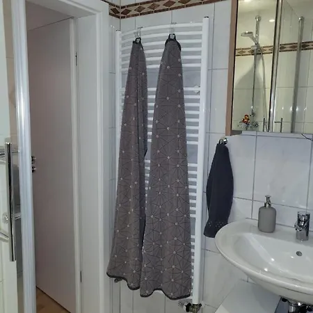 Tritt Ein Bring Glueck Herein - Exquisite 75 Qm - Messenaehe - Parkplatz - Flughafennaehe Dusseldorf