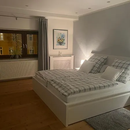 Tritt Ein Bring Glueck Herein - Exquisite 75 Qm - Messenaehe - Parkplatz - Flughafennaehe Апартаменты Дюссельдорф